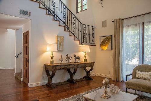 Private Spanish Villa In Central Hollywood With Pool