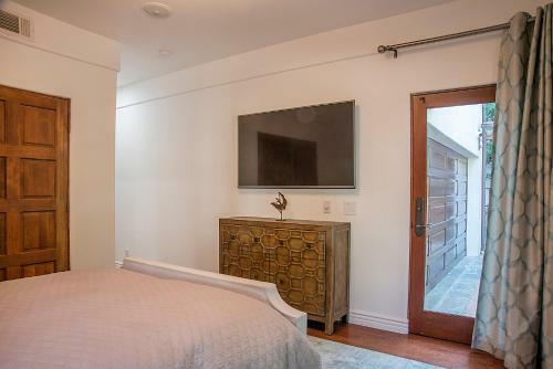 Private Spanish Villa In Central Hollywood With Pool