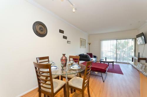 Downtown La Mediterranean Apartment