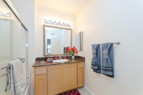 Downtown La Mediterranean Apartment
