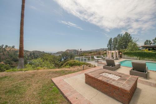 Hollywood Hills Home, Pool, Views, Lake