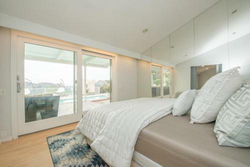 Hollywood Hills Home, Pool, Views, Lake