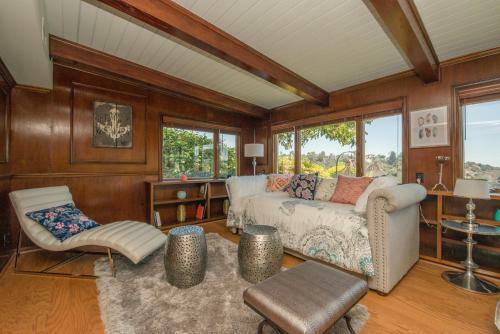 Hollywood Hills Home, Pool, Views, Lake