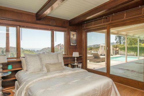 Hollywood Hills Home, Pool, Views, Lake