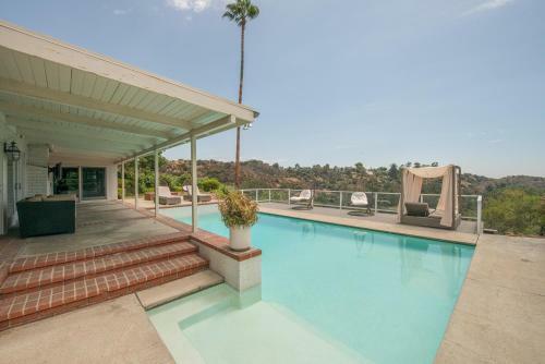 Hollywood Hills Home, Pool, Views, Lake