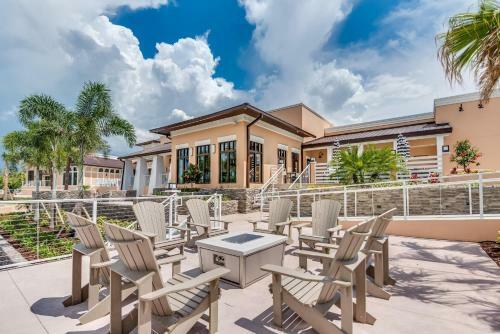 1570 Carey Palm Circle