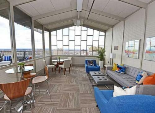 Apartamento Business Ready Modern Flat - Just Minutes From Kentucky Derby