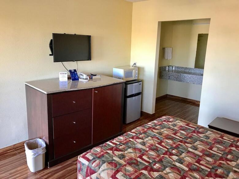 Motel Scottish Inn And Suites