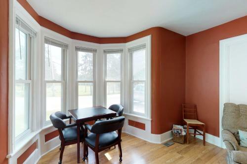 Charming Victorian - 1st Floor