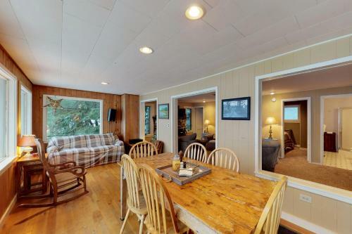 Hall's All-seasons Lake House