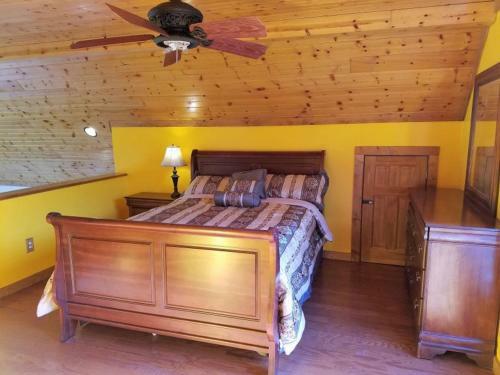 The Shuck - Christophers Riverside Cabin 1
