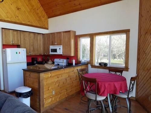 The Shuck - Christophers Riverside Cabin 1