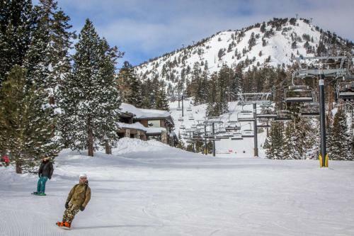 Mammoth Ski & Racquet 124
