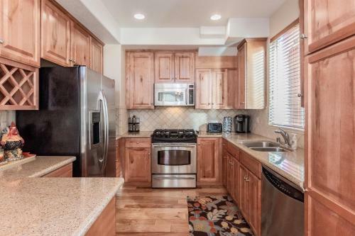 Mammoth Gateway Village # 8