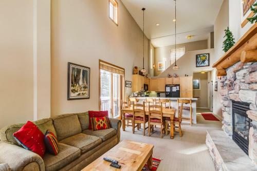 Mammoth Green Condos