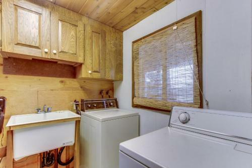 Manzanita Beach Cottage
