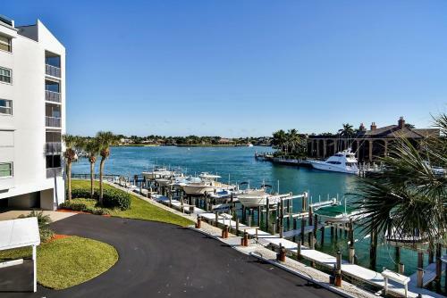 Eagle Cay Building 5-602