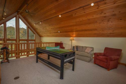 Mountain Top Lodge Four-bedroom Holiday Home