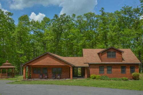 Grey Wolf Three-bedroom Holiday Home