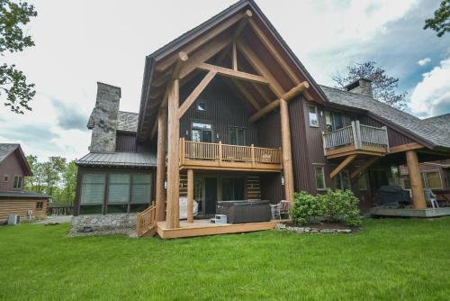 Touch The Sky Four-bedroom Townhome
