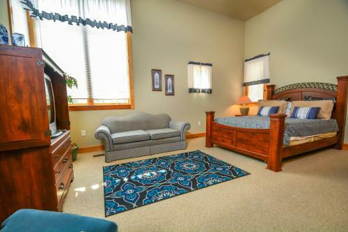 Touch The Sky Four-bedroom Townhome