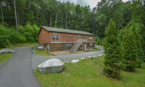 Hillside Hideaway Five-bedroom Holiday Home