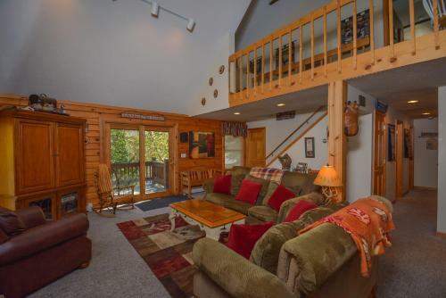 Mountain Memories Four-bedroom Holiday Home