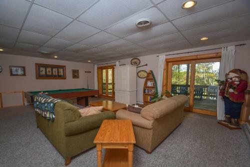 Mountain Memories Four-bedroom Holiday Home