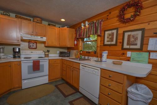 Mountain Memories Four-bedroom Holiday Home