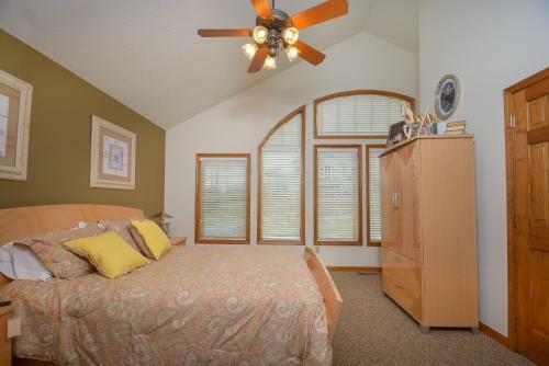Overlook 1b Three-bedroom Townhome