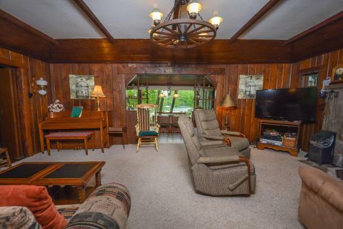 Sunset Terrace Three-bedroom Holiday Home