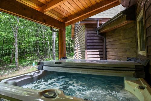 Mountain Crest Villa Five-bedroom Holiday Home