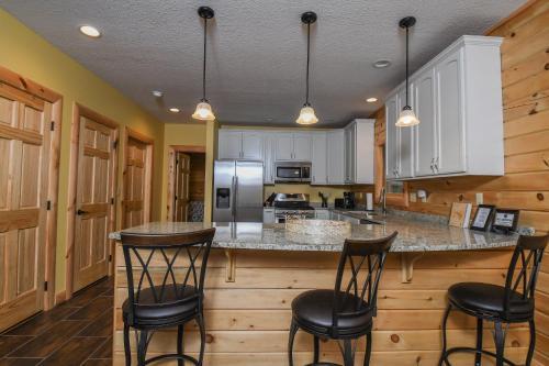 Sheba Snow Five-bedroom Holiday Home