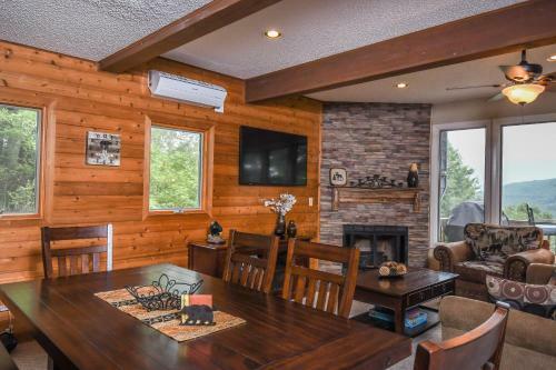 Snow Place Like Home Three-bedroom Holiday Home