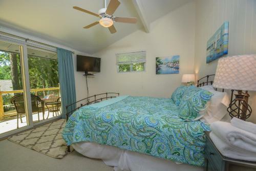 Lakeside Dreamin' Four-bedroom Holiday Home