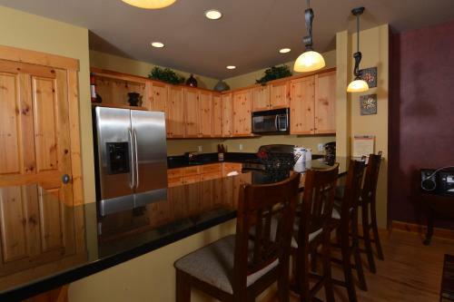 Kendall Camp Get-a-way Four-bedroom Townhome