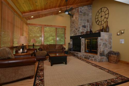 Kendall Camp Get-a-way Four-bedroom Townhome