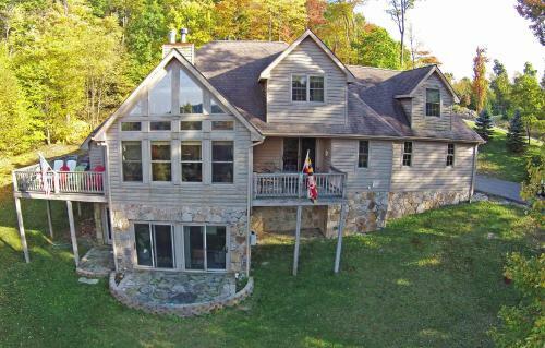 Moon Tower Four-bedroom Holiday Home