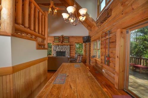 The Treehouse Six-bedroom Holiday Home