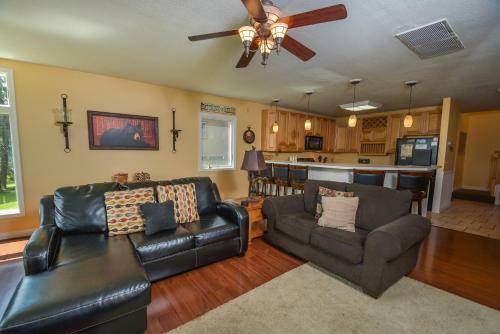 Creeks Edge Three-bedroom Holiday Home