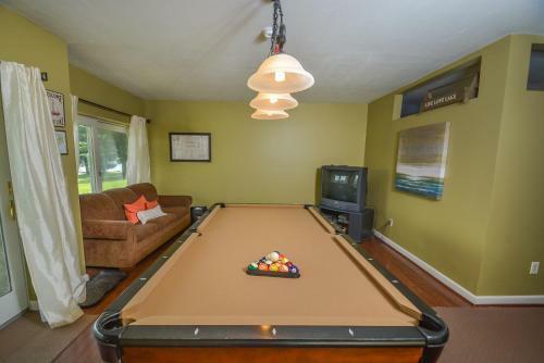 Creeks Edge Three-bedroom Holiday Home