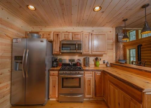 Big Log Lodge Four-bedroom Holiday Home