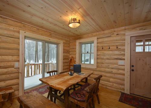 Big Log Lodge Four-bedroom Holiday Home