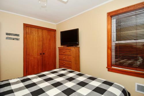 Whispering Oaks Three-bedroom Holiday Home