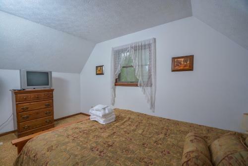 Rock Lodge Three-bedroom Holiday Home