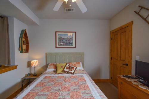 Livin' Lodge Three-bedroom Holiday Home