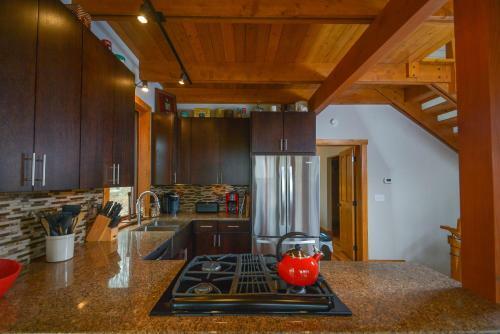 Livin' Lodge Three-bedroom Holiday Home