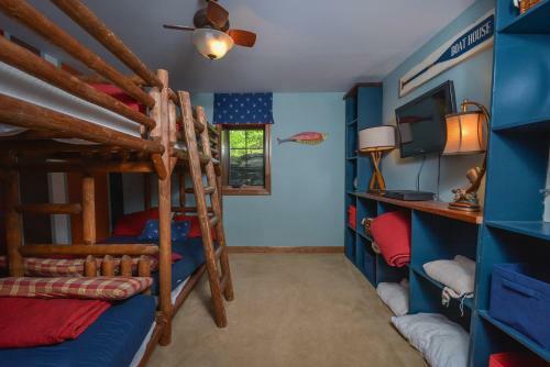 Mountainlair Five-bedroom Holiday Home