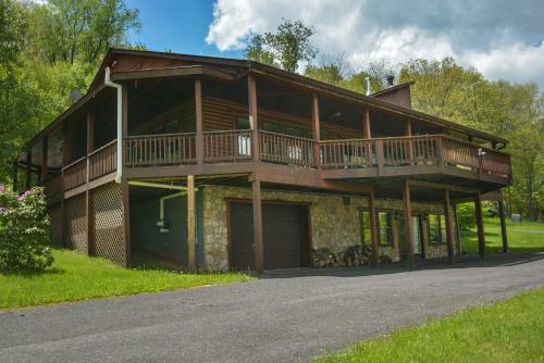 Hillside Retreat Four-bedroom Holiday Home