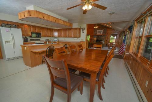 Hillside Retreat Four-bedroom Holiday Home